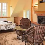 5 Bedroom Pet Friendly In *