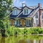 Vakantiehuis 5 Bedroom Pet Friendly In *